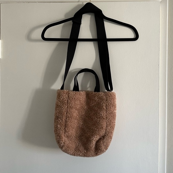 NWT Levi’s Faux Fur Mini Icon Tote Bag Tan Crossbody Bag - Picture 7 of 10